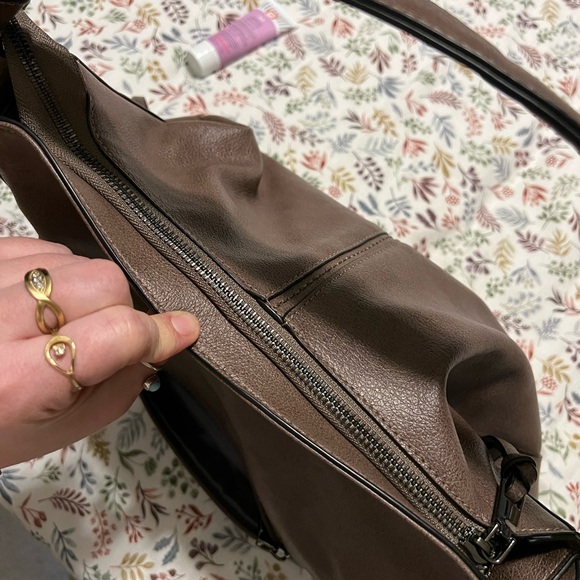 Chic Brown Leather Shoulder Bag - Picture 8 of 10